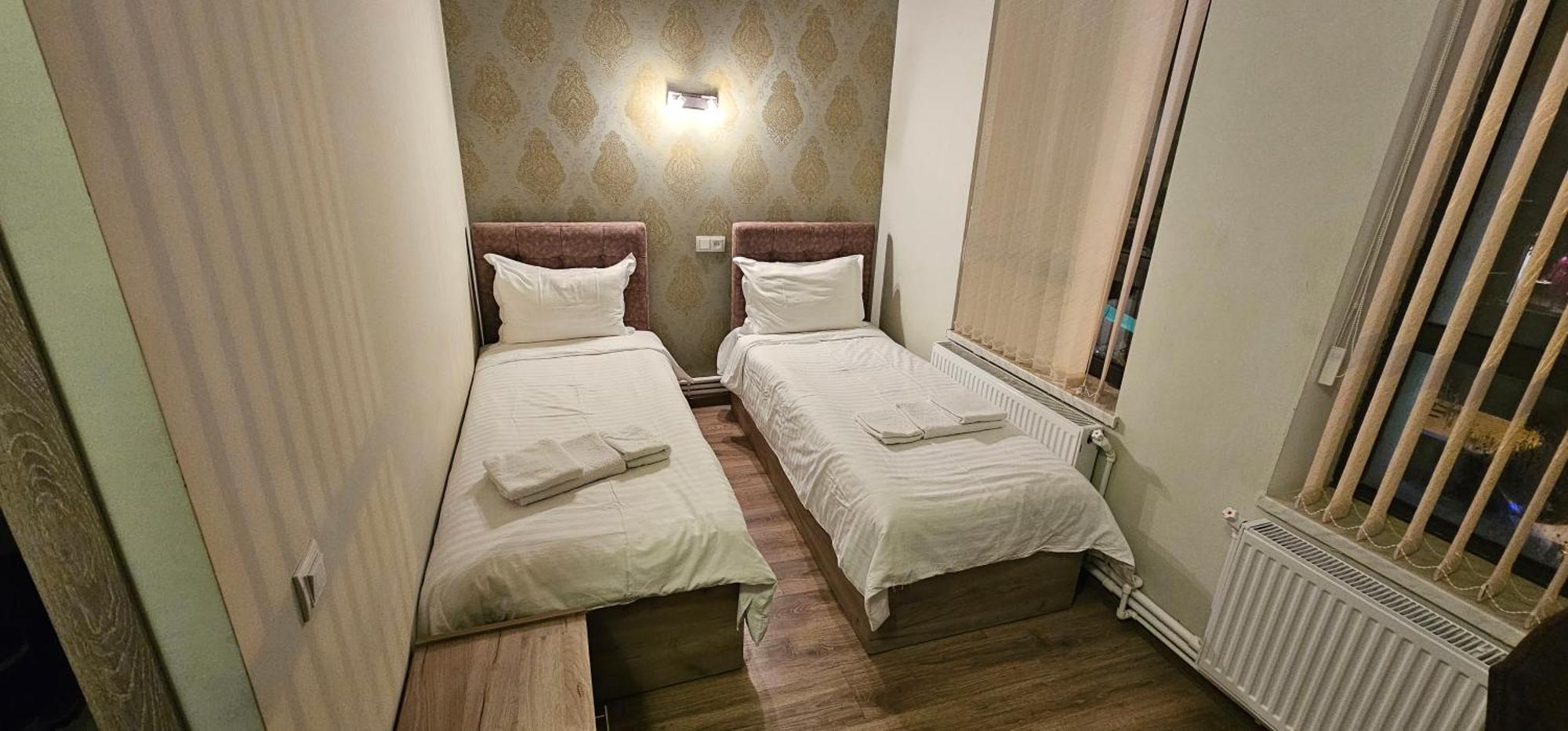 Ro Metro Aparthotel Gjoumri Kültér fotó