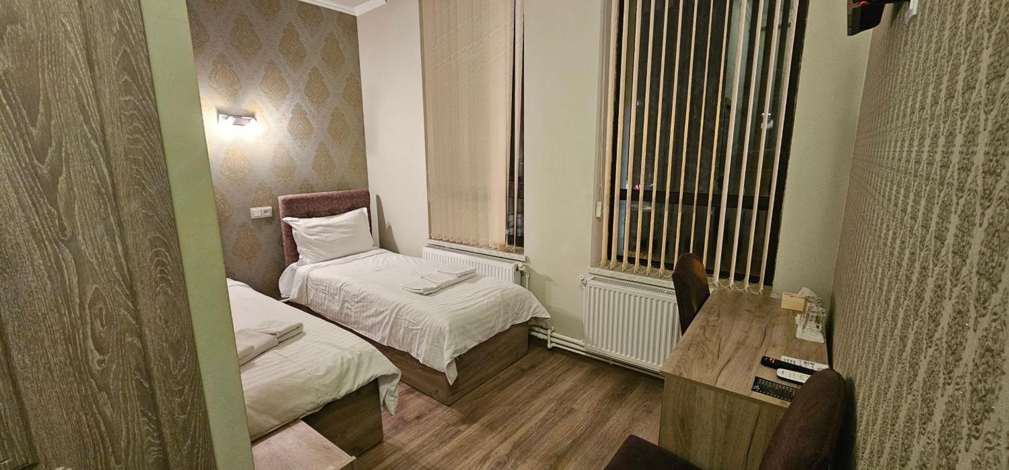Ro Metro Aparthotel Gjoumri Kültér fotó